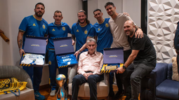 El emotivo encuentro del plantel de Rosario Central con el Patón Bauza El emotivo encuentro del plantel de Rosario Central con el Patón Bauza