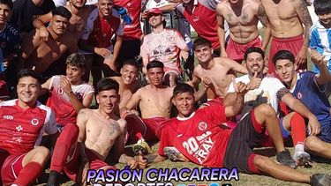 A primera. Independiente ganó, logró el título del ascenso y subió a Primera A en Las Chacras.