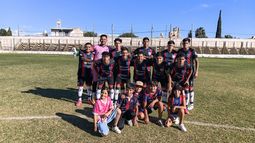 Primera victoria. El Santo de la Alem, que igualó en el debut, venció ayer a independiente de Huillapima.. Primera victoria. El Santo de la Alem, que igualó en el debut, venció ayer a independiente de Huillapima..