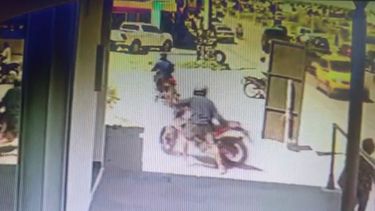 Filmados cuando robaban una moto a plena luz del día en el Sur