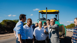 Jalil recorrió el avance de la obra de repavimentación en Ruta N°2