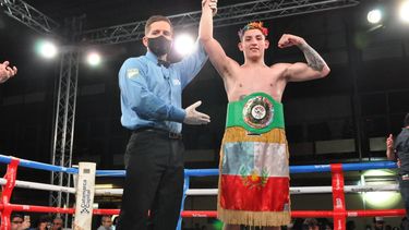 Flamante campeón. Pacman Corzo &nbsp;es proclamado nuevo titular Fedelatin Plata Crucero del CMB.