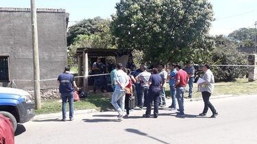 A golpes y por asfixia asesinaron a una mujer y buscan a su ex pareja