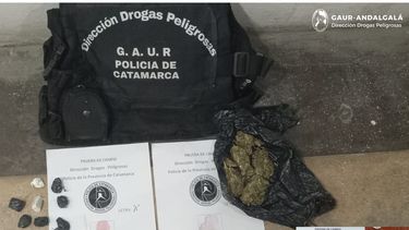 andalgala: detuvieron a un joven tras retirar una narcoencomienda de la terminal