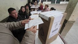 Fuga. 16 gobernadores decidieron desdoblar sus elecciones provinciales, atajándose de la derrota nacional.