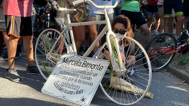 El día de hoy se realizó una nueva pedaleada en homenaje a Marcela Bimonte, la ciclista asesinada en los Bosques de Palermo