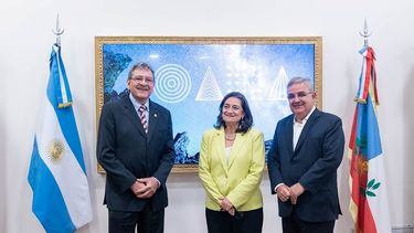 Tres gobernadores. Oscar Castillo, Lucía Corpacci y Raúl Jalil, en la inauguración de CATA.