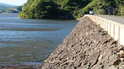 Aguas de Catamarca trabaja para mitigar los efectos de las algas en el Dique Las Pirquitas
