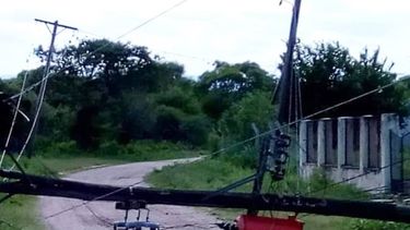 La Paz: un hombre resultó herido al caer un poste con un transformador