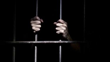 Dos años y ocho meses de prisión efectiva para violento reiterado