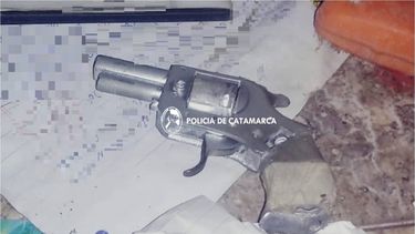 Demoran a un adolescente y secuestran un arma de fuego en el norte