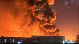 Impresionante explosión en el Polo Industrial de Ezeiza: arde una fábrica agroquímica