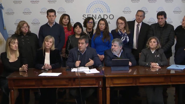 senadores de uxp presionaron a legisladores por el veto de milei: si no votan la ley, ahi estan los nuevos kueider
