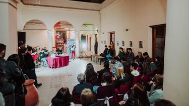 Presentación. Con un encuentro multicultural.