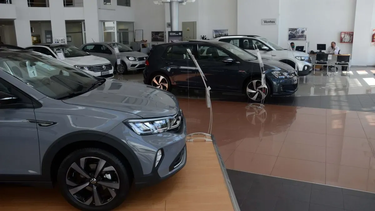 la suba del dolar afecta los precios de los autos 0km con aumentos de hasta el 12%