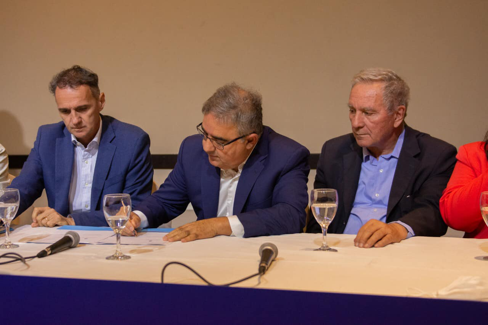 Dusso junto al gobernador Jalil y el ministro Katopodis en la visita de hoy.