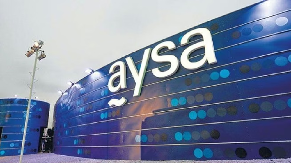 Con un monto menor al esperado, Milei avanza con su mayor privatización y traspasa AySA