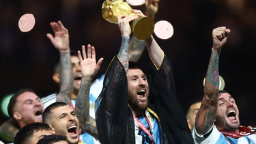 Le ofrecieron un millón de dólares a Messi por la túnica con la que recibió la Copa del Mundo