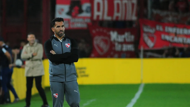 carlos tevez continuara como dt de independiente