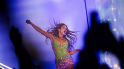 Shakira paralizó Copacabana ante más de dos millones de personas Shakira paralizó Copacabana ante más de dos millones de personas