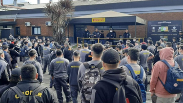 por la caida de las ventas, pirelli paraliza por completo la produccion en su planta