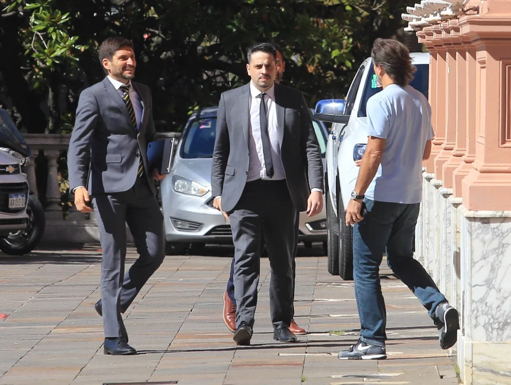 El gobernador de Santa Fe, Maximiliano Pullaro, llega a la Casa Rosada