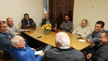 Intendentes radicales van con candidato propio