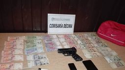 Amenazaba de muerte con un arma a transeúntes
