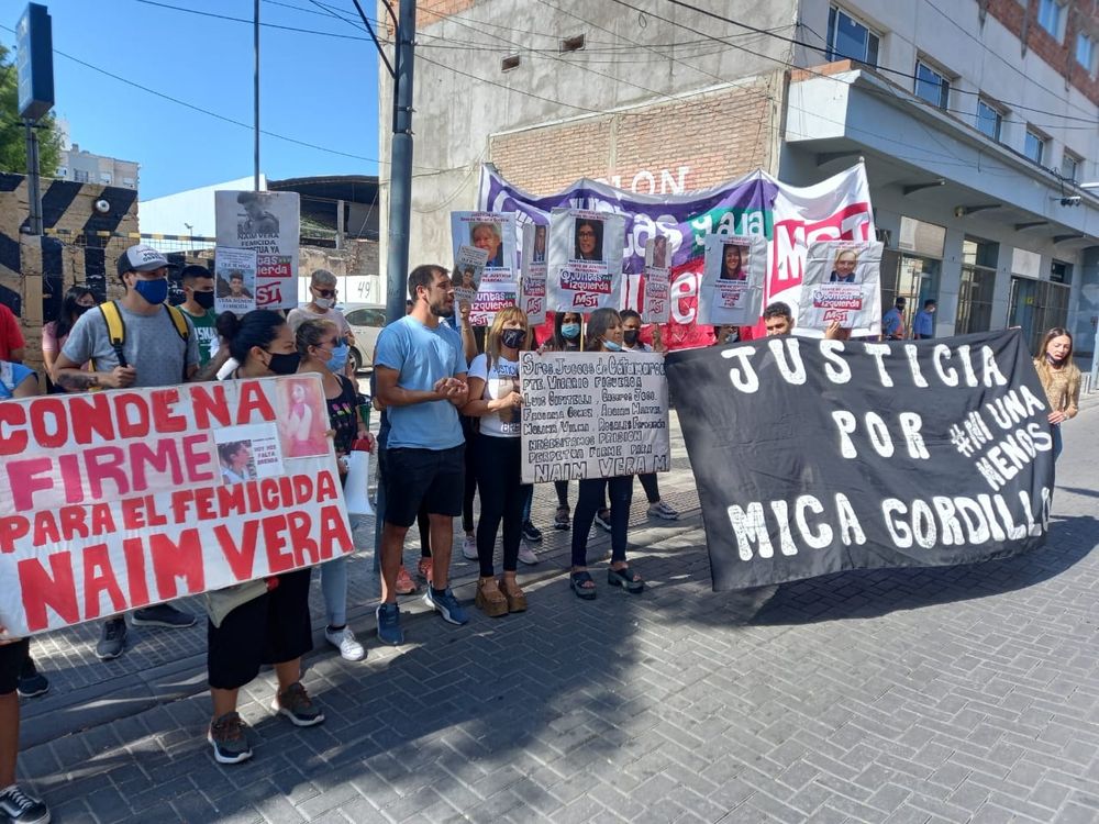 Marcharon por las calles de la ciudad por Brenda.