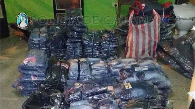 Secuestran bolsas con ropa