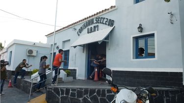 Le robó a una joven y su familia devolvió el botín