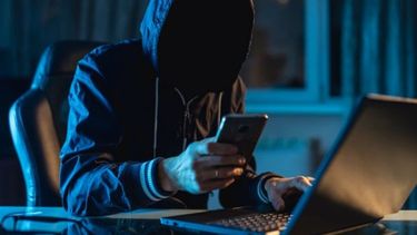 Un abusador en el celular