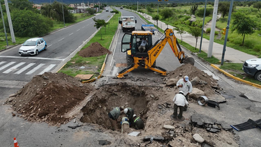 tras las intensas lluvias, aguas de catamarca trabaja en distintos sectores de la capital para normalizar servicios