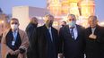 Comitiva. El gobernador Raúl Jalil, junto a Alberto Fernández, Eduardo Valdés y Adolfo Rodríguez Saá en la Plaza Roja, Moscú.