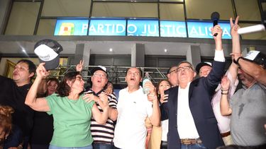 Jalil anunció que reglamentó la ley que limita las reelecciones indefinidas