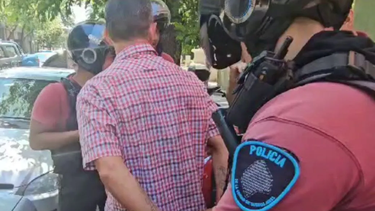 Detuvieron al hombre que le tiró un botellazo a Javier Milei