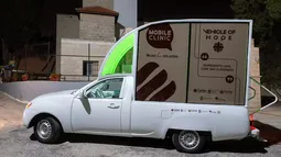 Israel impide que entre en Gaza el papamóvil reconvertido en clínica Israel impide que entre en Gaza el papamóvil reconvertido en clínica