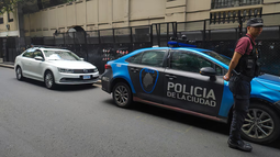 Un diplomático ruso se atrincheró en su auto para evitar un control de alcoholemia en Recoleta