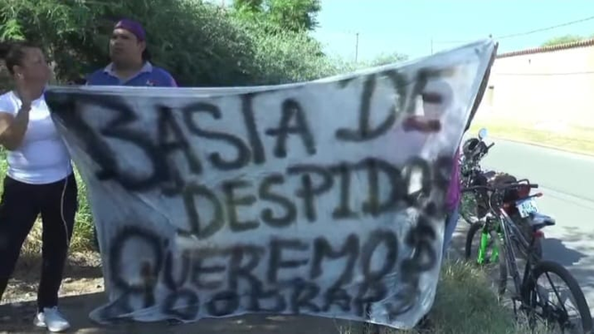 Empleados de Camino S.A se manifiestan frente a Casa de Gobierno