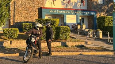 custodia policial en las escuelas secundarias