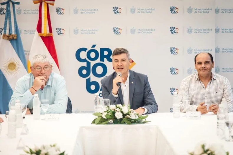 Saadi presente en la reunión de intendentes en Córdoba