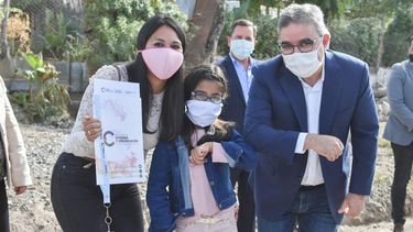 Raúl Jalil y Sáenz entregaron viviendas