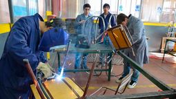 Padres y docentes llevan a la Justicia el recorte presupuestario a la educación técnica