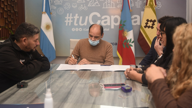 Saadi firmó el acuerdo con el SOEM