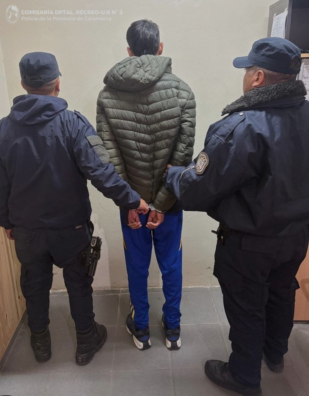 Traslado. El acusado fue retirado de la Comisaría de Recreo bajo custodia policial.