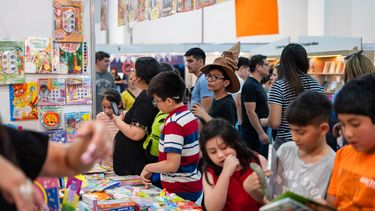 La Feria del Libro despliega cinco jornadas de libros, lecturas, música y cultura