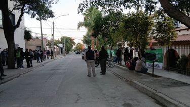 empleados municipales realizan vigilia y esperan definiciones salariales en andalgala