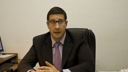 Entre cinco sujetos lo cortaron para robarle