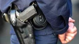 Policía violento amenazó a su ex mujer y su hija con su arma reglamentaria