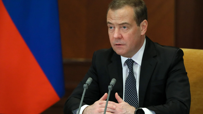 Medvedev asegura que el triunfo de Trump beneficia a sus objetivos en Ucrania
